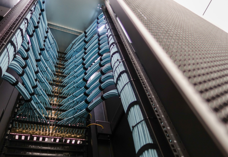 Data center networking architecture showing secure and scalable IT infrastructure